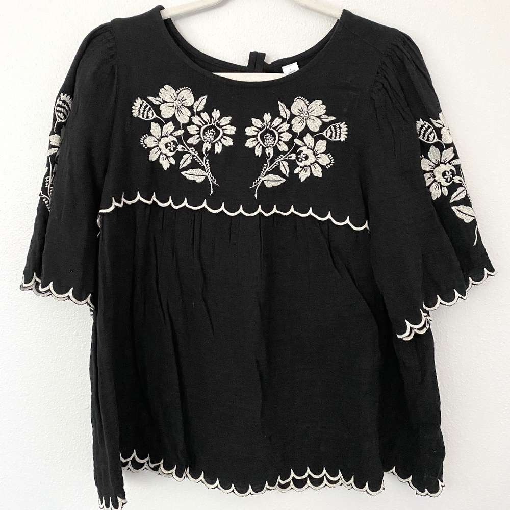 Old Navy Short Sleeve Embroidered Blouse